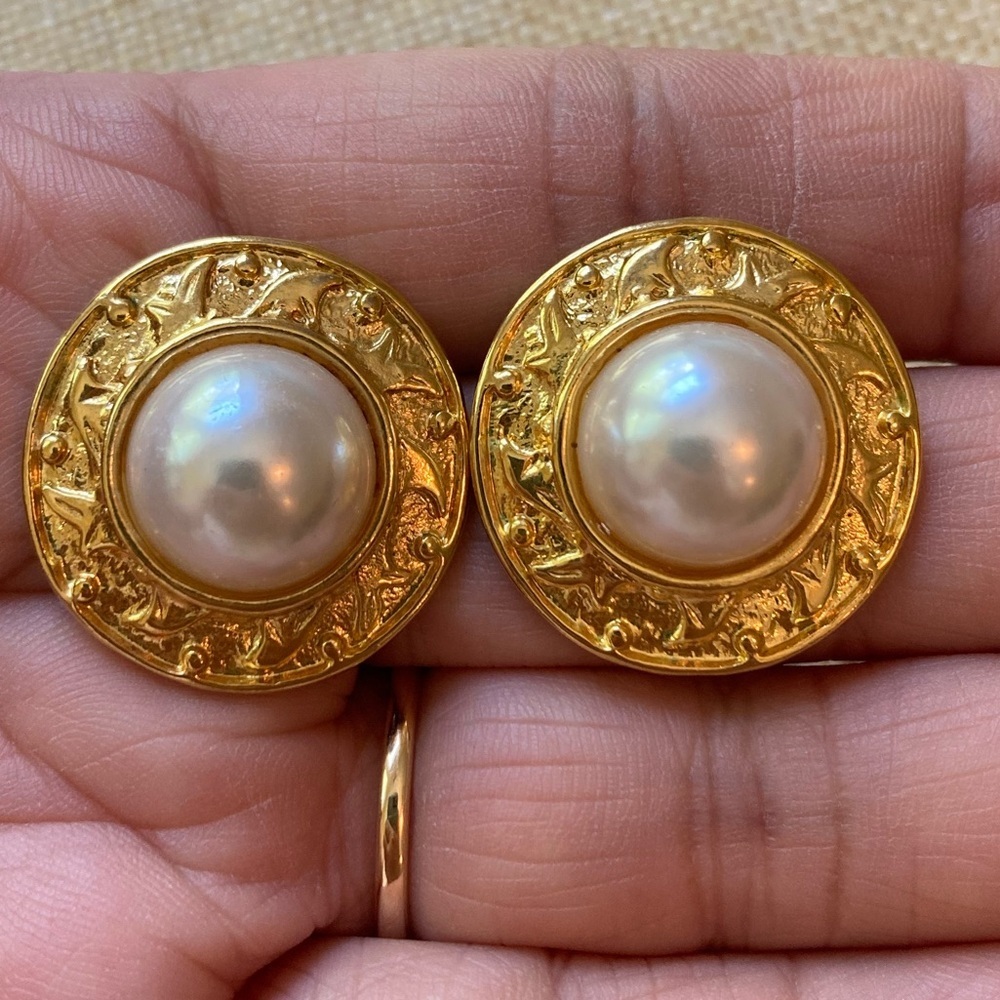 Vintage Intricate Framed‎ Faux Pearls Pierced Earrings